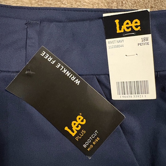 WOMEN'S LEE PLUS WRINKLE FREE MID RISE BOOTCUT PANT - 18 Petite - RIVET NAVY - Picture 8 of 13